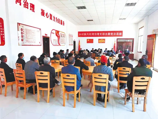 嘉魚(yú)縣官橋鎮(zhèn)朱砂村大屋梁黨支部開(kāi)展主題黨日活動(dòng).jpg
