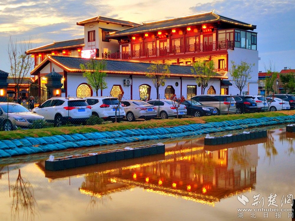 夜幕下的陶樓莊園。通訊員 程愛華 攝.jpg.jpg