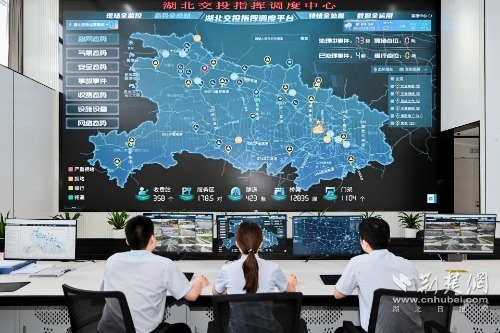 7.建成湖北交投智慧調度中心，接入全省6000多公里高速路段、1.5萬余路監(jiān)控視頻圖像，實現(xiàn)路網(wǎng)態(tài)勢全感知.jpg.jpg