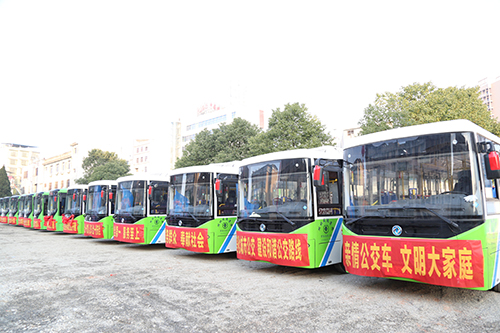 即將在崇陽(yáng)投入使用的68輛新能源純電動(dòng)公交車。.jpg